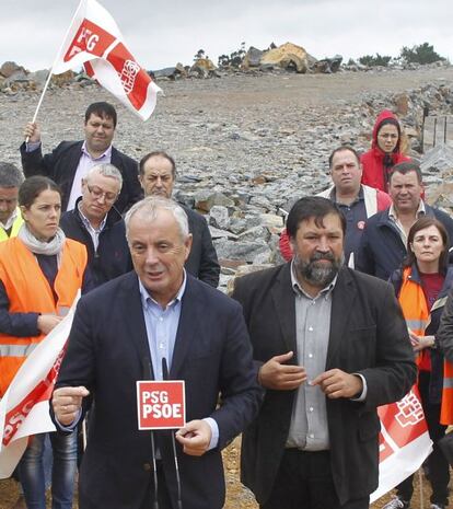 Pachi Vázquez (izquierda) y Caamaño, ayer en Baio (A Coruña). / A. IGLESIAS