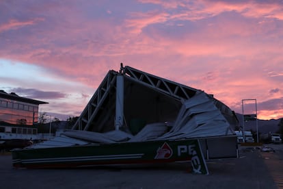 Una gasolinera destruida por el huracán.