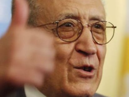 Lakhdar Brahimi, en 2004.