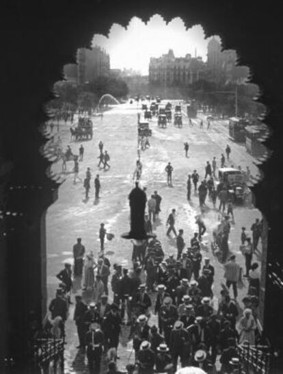 La Avenida Felipe II desde la Plaza de toros de Fuente del Berro.