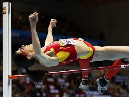 Ruth Beitia en la fase clasificatoria de salto de altura de los Mundiales de atletismo en pista cubierta. 