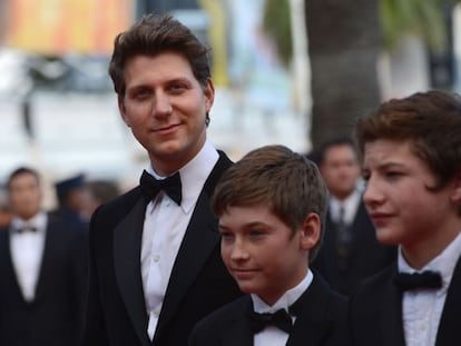 El director Jeff Nichols y los actores Jacob Lofland y Tye Sheridan, en la presentación de 'Mud' en Cannes. 