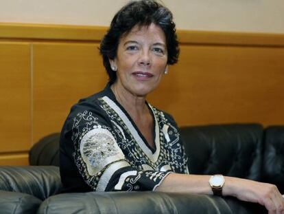 Isabel Celaá, posa en su despacho durante la entrevista.