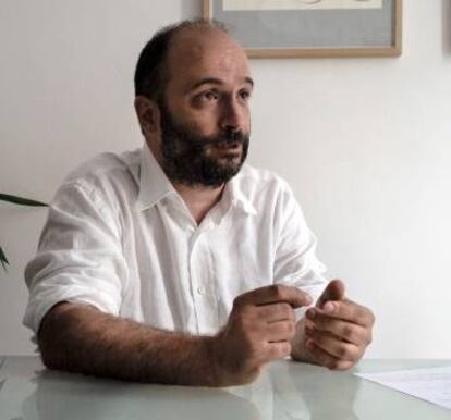 Óscar Miguel Ares ha centrado su trabajo en peoyectar un modo de vida diferente para los mayores y propone emplear los recursos públicos en eliminar barreras en los barrios y adaptar las viviendas de los mayores en lugar de construir nuevas residencias.