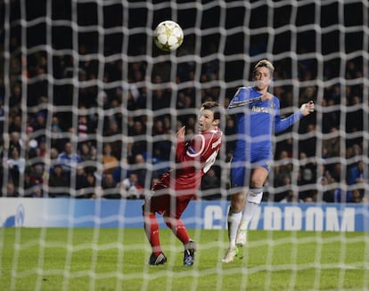 Torres marca ante el Nordsjaelland en Stamford Bridge.