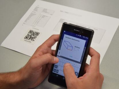 Desde el móvil, la aplicación permite la introducción intuitiva de la información.
