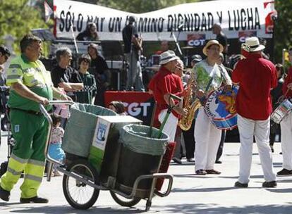 Empleados de limpieza, en la manifestación de la CGT en Madrid.