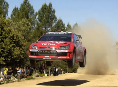 Dani Sordo vuela con su Citroen en el rally de Italia