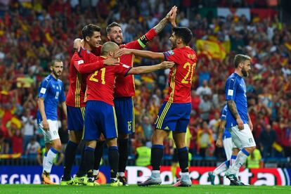 Alvaro Morata celebra junto a sus compañeros de equipo David Silva, Sergio Ramos y Marco Asensio.
