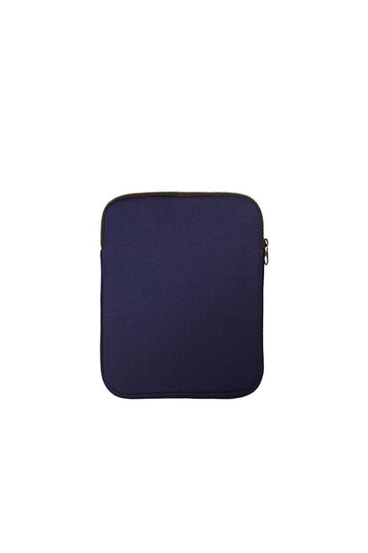 Funda para tablet en neopreno, de Zara. Precio: 17,95 euros