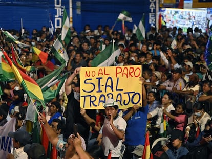 Manifestación en apoyo del presidente y contras el paro, este viernes en Santa Cruz.