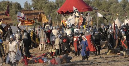 Recreaci&oacute;n de la batalla y la vida de la acampada por participantes vestidos de guerreros almohades y del ej&eacute;rcito cristiano.