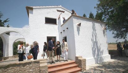 Visita de la ministra Soraya S&aacute;enz de Santamar&iacute;a a la masia de Mir&oacute; en Mont-Roig.