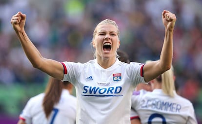 Ada Hegerberg celebra el tercer gol del Lyon.