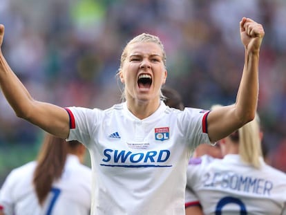 Ada Hegerberg celebra el tercer gol del Lyon.