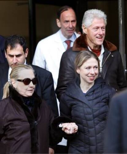 Hillary y Bill Clinton, con su hija Chelsea.