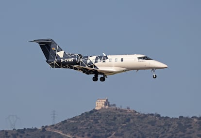 Un jet privado aterriza en el aeropuerto de Barcelona, el pasado marzo.