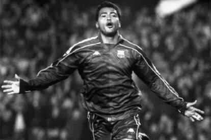 Romario celebra un gol en su etapa en el Barcelona.