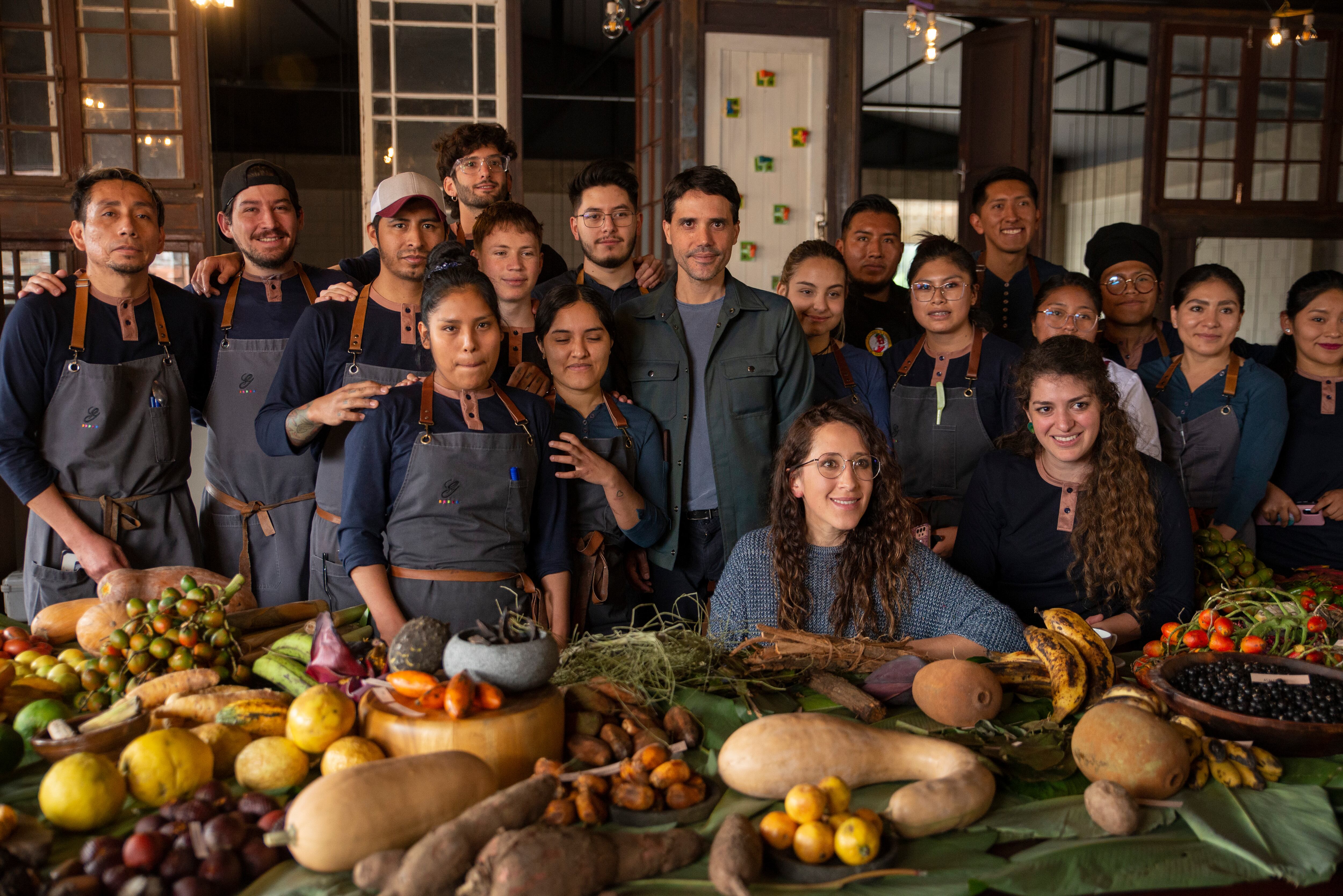 Integrantes de los equipos del restaurante peruano Central, y del restaurante boliviano Gustu.