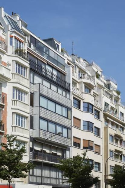 Le Corbusier proyectó el edificio en Nungesser-Et-Coli con fachadas completamente acristaladas, de modo que la integración de la vegetación y la luz en la vivienda hiciera felices a sus inquilinos. |