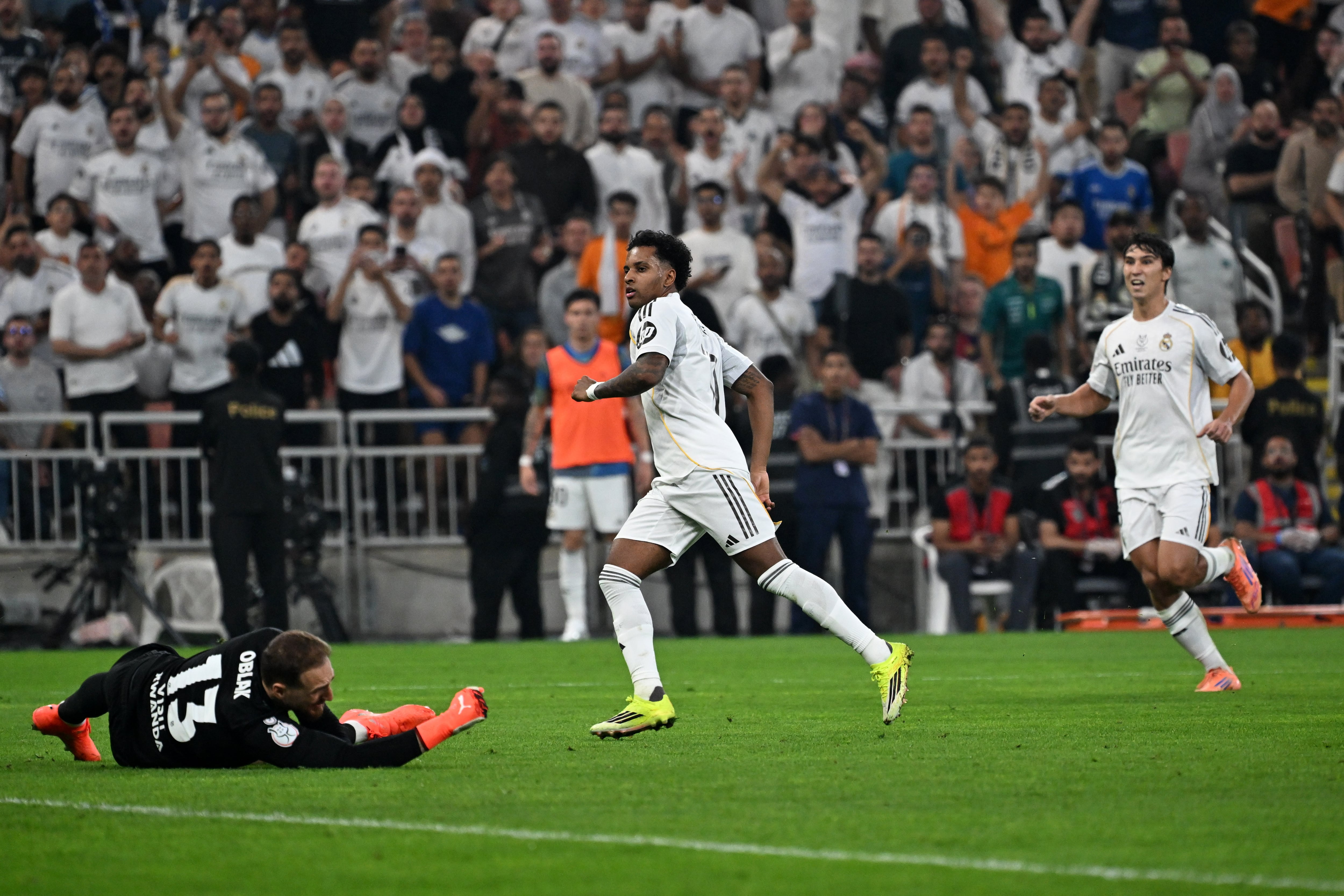Courtois and Valverde Lead Real Madrid to Victory in the Saudi Arabian Super Cup - El País - Спорт