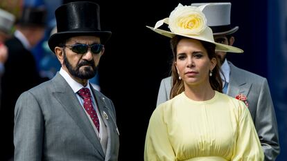 El emir de Dubái junto a su entonces esposa, la princesa Haya, en 2017 en Epsom, Inglaterra.