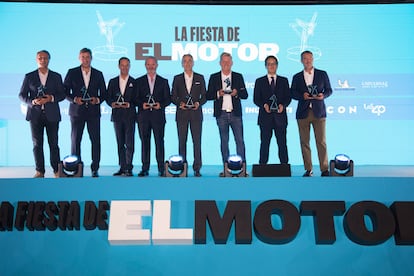 Foto de familia de los premiados en la fiesta del motor, entragados esta noche en el Hipódromo