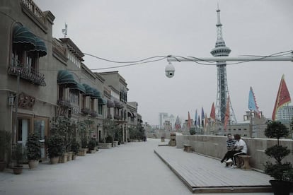 Cámara de seguridad en Kashgar, Xinjiang.