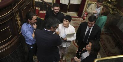 Negociación para hacer una declaración por el fin de ETA en el Congreso.