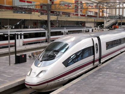 Un Ave en la estación de Zaragoza.