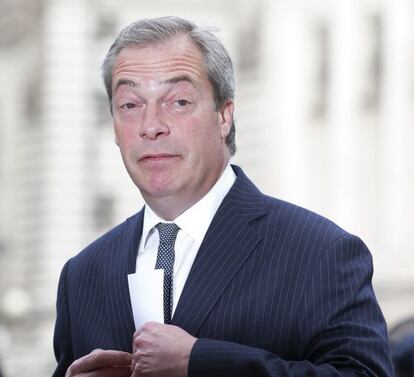 Farage, a su llegada a un acto de celebración del fin de la II Guerra Mundial el domingo en la abadía de Westminster en Londres. / JUSTIN TALLIS (AFP)