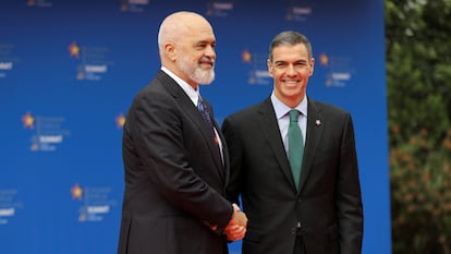 Pedro Sánchez, este viernes con el pimer ministro de Albania, Edi Rama.