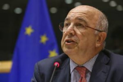 El comisario europeo de Competencia, Joaquín Almunia, comparece hoy ante la Comisión de Asuntos Económicos y Monetarios de la Eurocámara, en Bruselas, Bélgica.