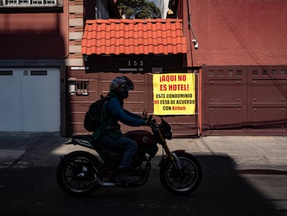 Fachada de un condominio que funciona como Airbnb de la colonia Nápoles, en Ciudad de México.