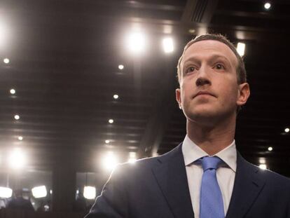 Mark Zuckerberg este martes en el Senado de EE UU, donde contestó a los legisladores sobre el escándalo de Cambridge Analytica. 