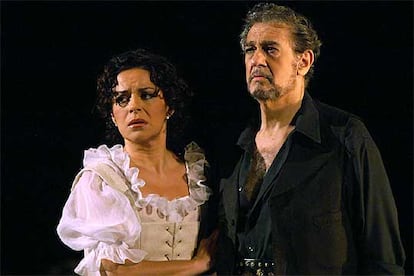 Elena de la Merced y Plácido Domingo, durante un ensayo de <i>Luisa Fernanda.</i>