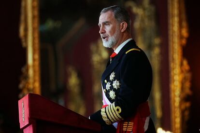 El rey Felipe VI durante su discurso en la recepción en el Palacio Real, este sábado en el Palacio Real.
