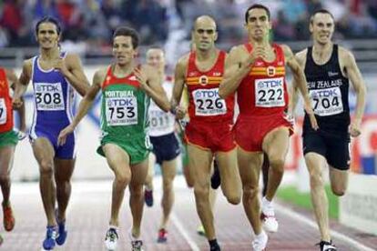 Arturo Casado y Reyes Estévez (segundo y tercero por la derecha), en un momento de su semifinal.