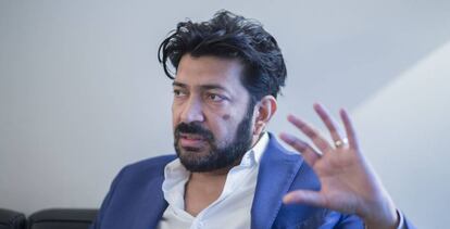 El oncólogo estadounidense Siddhartha Mukherjee en la presentación de su nuevo libro "El gen: Una historia personal", en la Pedrera.