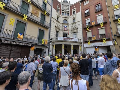 Un moment de la protesta aquest divendres a la plaça de l'Ajuntament de Berga.