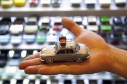 One of the model cars on sale at Macchinine.