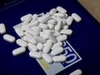 FILE PHOTO: Tablets of the opioid-based Hydrocodone at a pharmacy in Portsmouth, Ohio, June 21, 2017.  REUTERS/Bryan Woolston/File Photo