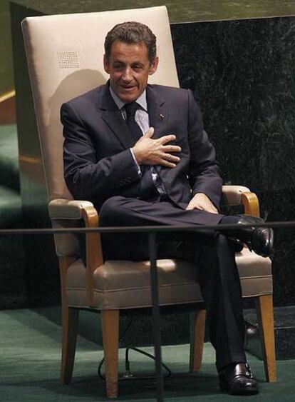 Sarkozy agradece los aplausos tras su discurso ante la ONU.