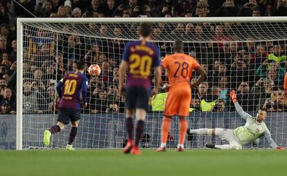 Messi transforma el penalti ante Lopes.