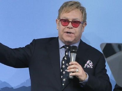 Elton John, durante su charla en Kiev.