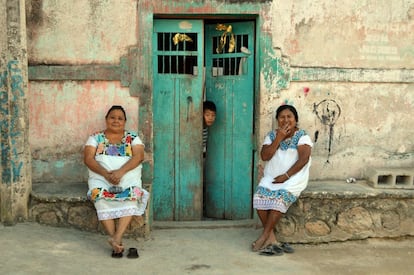 Descendientes de los rebeldes mayas “Cruzoob”  en el poblado de Felipe Carrillo Puerto, Quintana Roo.