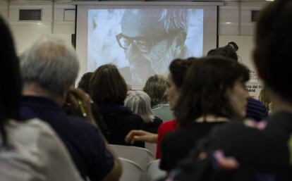 Homenaje a Claudio López Lamadrid, ayer en la Feria del Libro de Madrid.