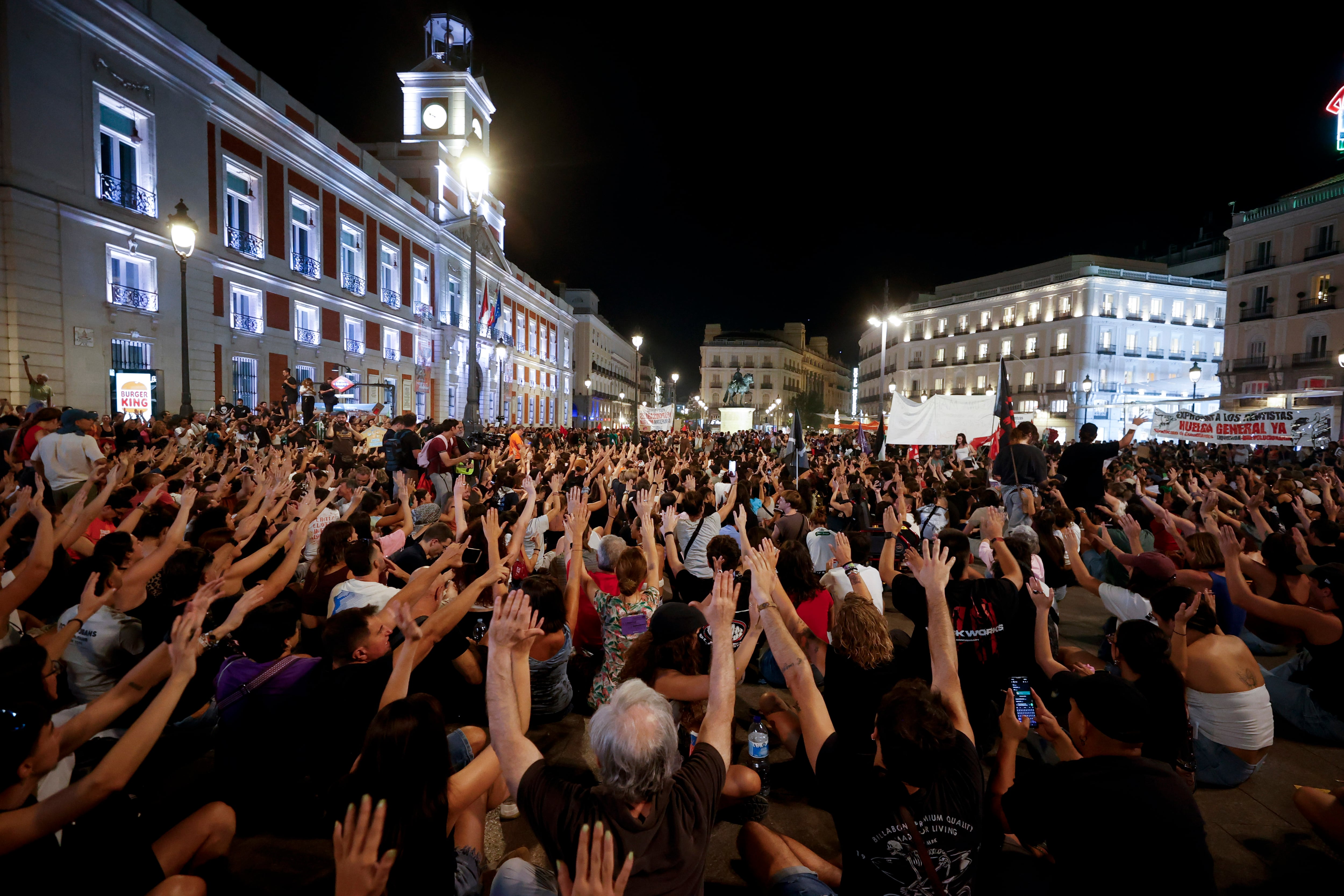 Manifestación contra los desahucios, en directo | Los manifestantes por la crisis de la vivienda acampan en Sol y animan a la gente a que se una