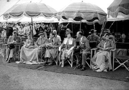 26th May 1945:  Members of the British Monarchy watching an event at the Royal Horse Show in Windsor Home Park, Berkshire (left to right); Princess Margaret Rose (1930 - 2002), The Duchess of Kent, King George VI (1895 - 1952), Queen Elizabeth Queen Consort, The Duke of Beaufort and Princess Elizabeth.