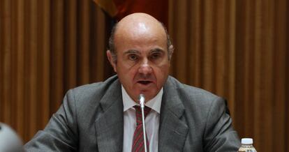 El ministro de Economía, Luis de Guindos, en el Congreso